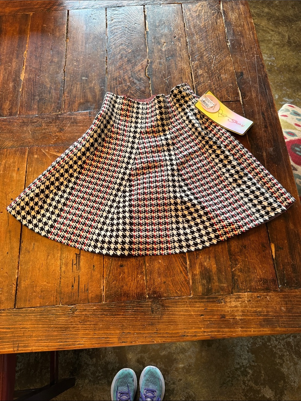 NWT Coco and Shay Black, Red & Cream Houndstooth Circle-Size Small